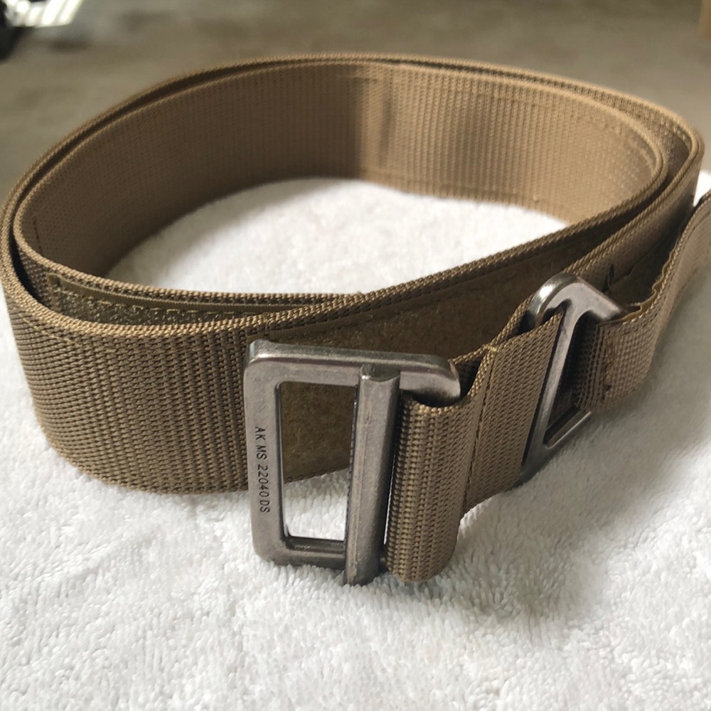 Men’s Wolf tactical tan belt size medium. Fits size 32”-38”.